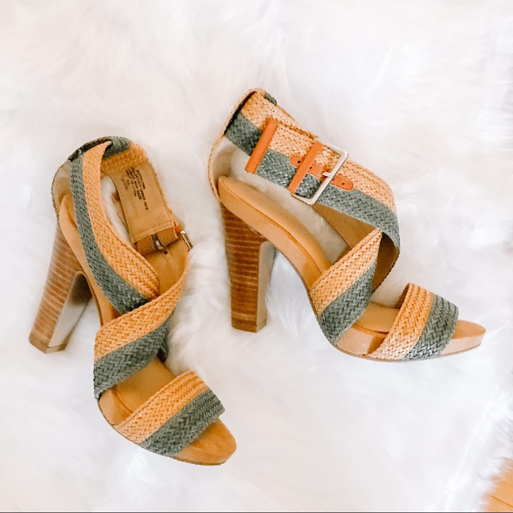 MOVING SALE!! Bandolino Wicker Sandals, Size 5.5